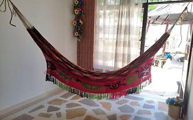 Alojamiento entero, casa amplia, patio, aire